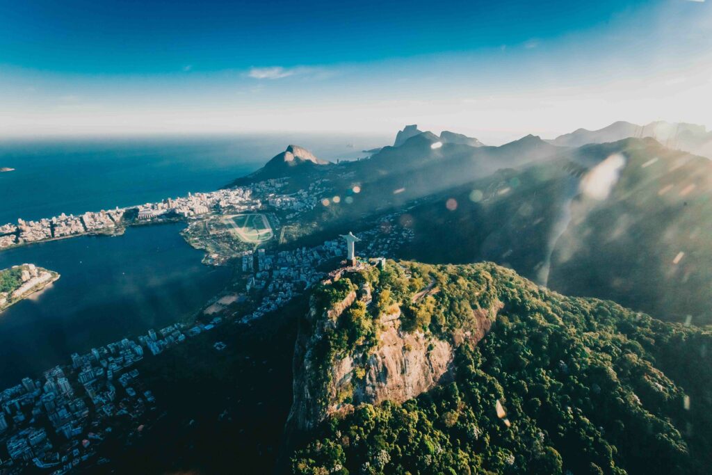 Visão aérea do Cristo Redentor no Rio de Janeiro